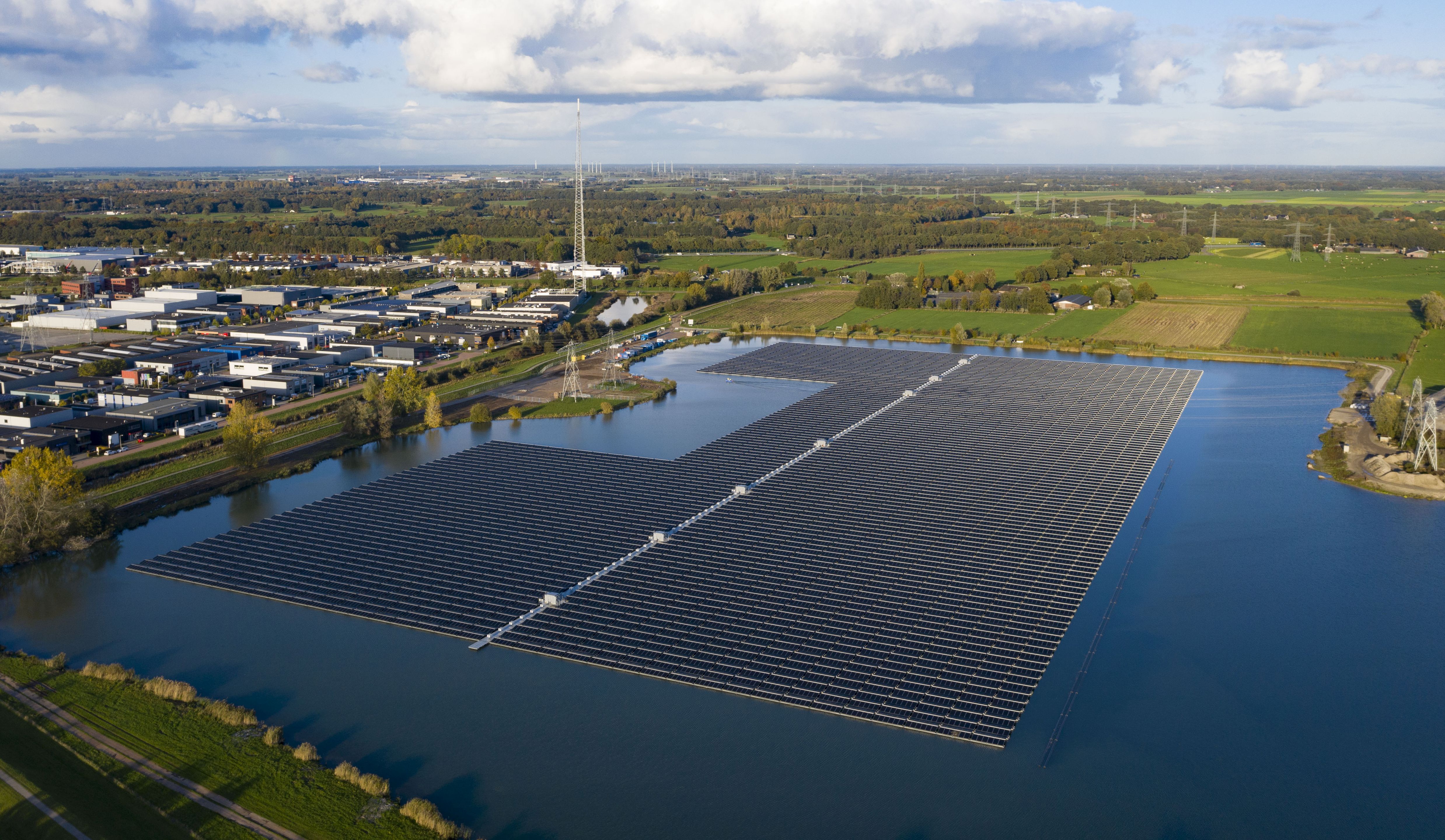 Schwimmende Solaranlage